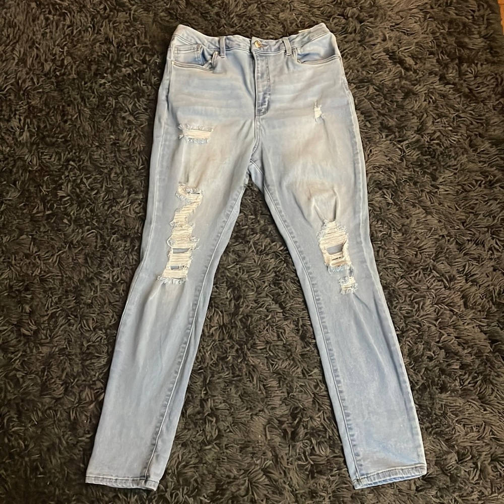 Denim light wash blue ripped jean’s